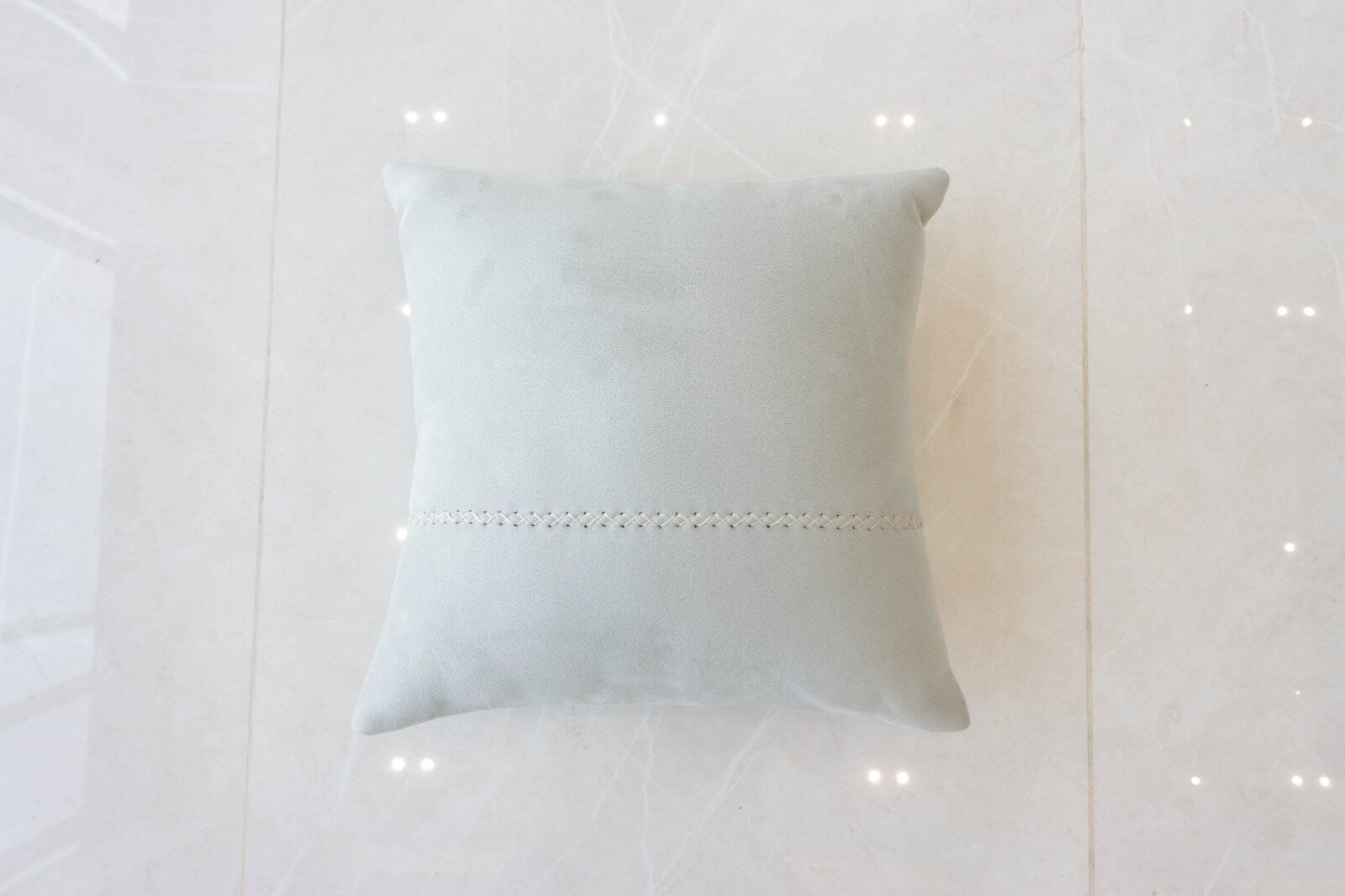 coussin blanc cassé